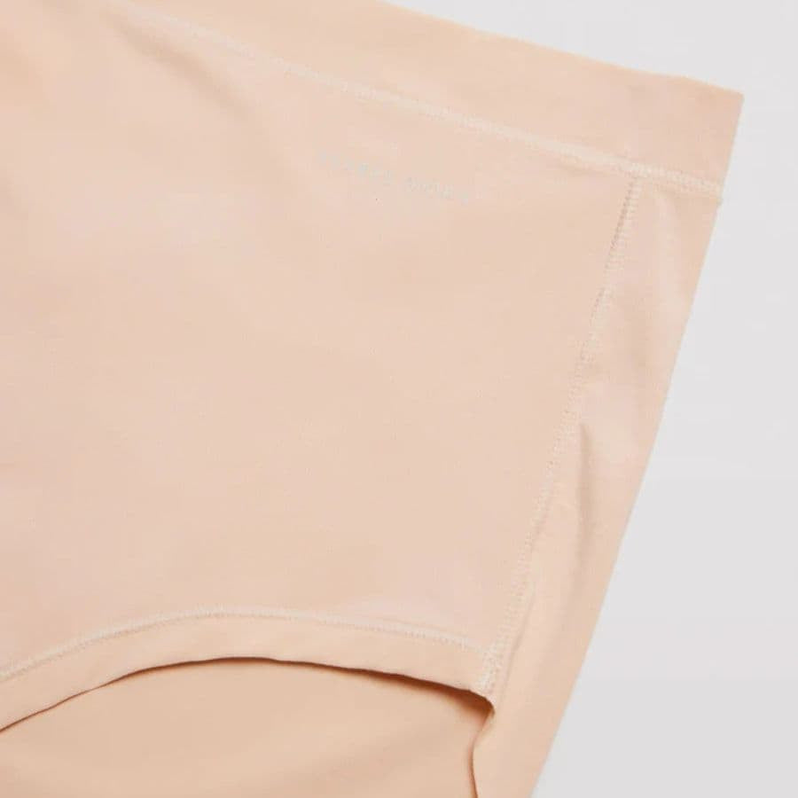 Braga talle alto, essentials adapt, ysabel mora.