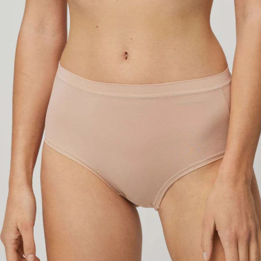 Braga talle alto, essentials adapt, ysabel mora.