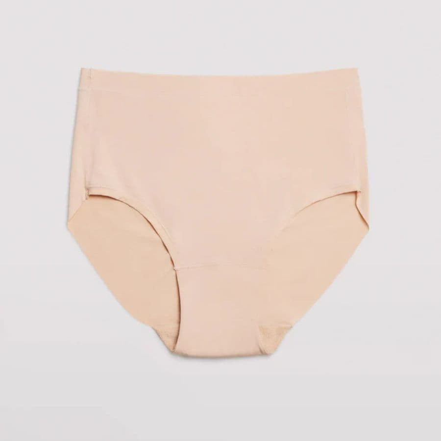 Braga talle alto, essentials adapt, ysabel mora.