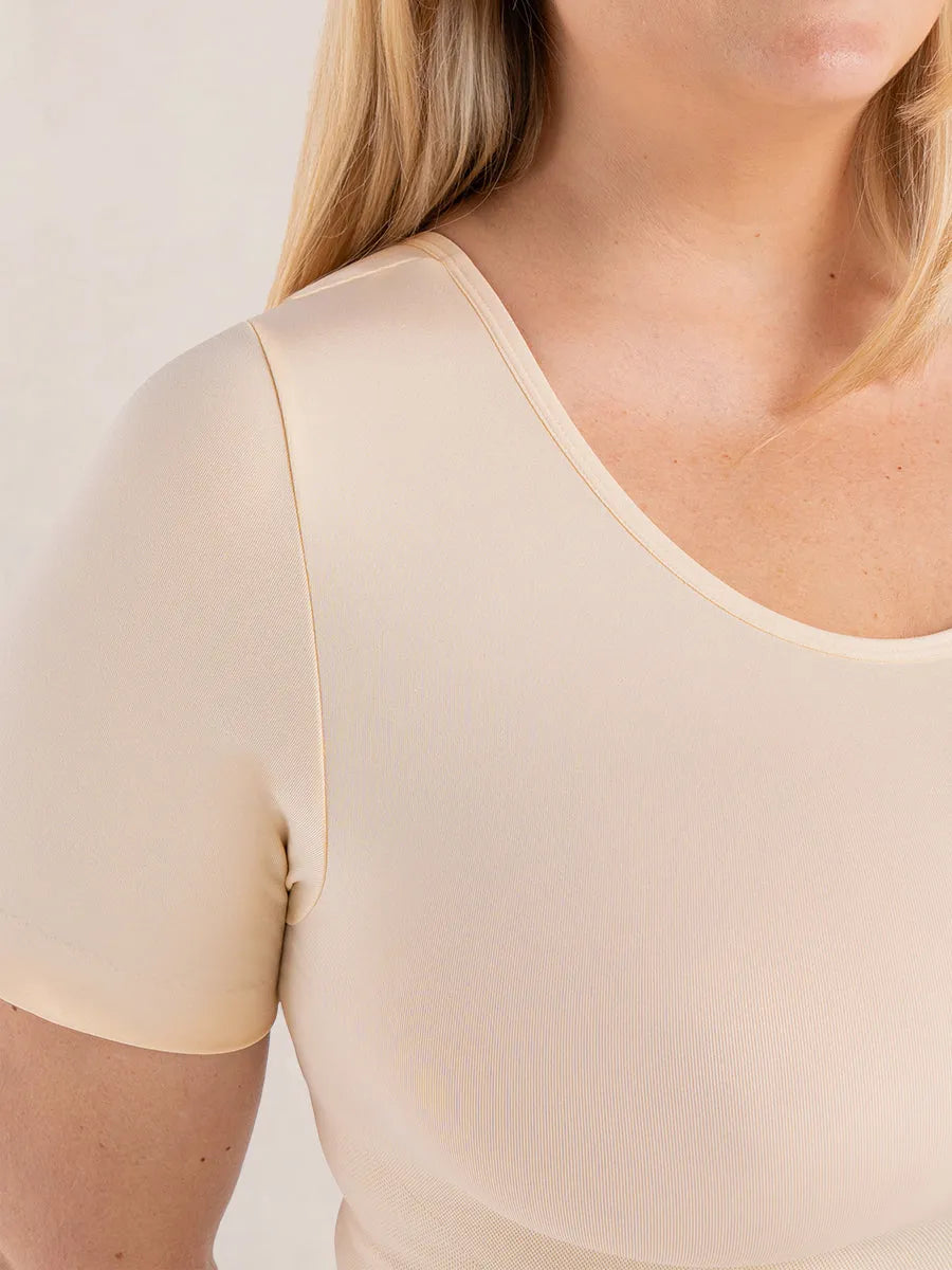 Camiseta Moldeadora Glow Essentials™ | Manga Corta Invisible