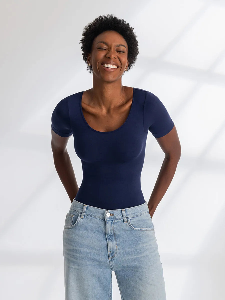 Camiseta Moldeadora Glow Essentials™ | Manga Corta Invisible